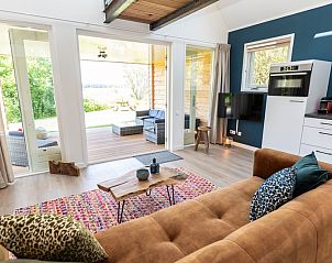 Blick vom Wohnzimmer des Ferienhauses Zeewinde, De Cocksdorp, Texel mit Zugang zur Veranda.