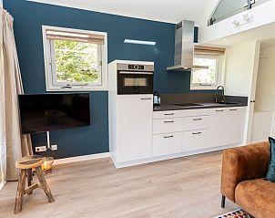 Moderne Kche im Ferienhaus Zeewinde, De Cocksdorp, Texel mit allen Annehmlichkeiten fr einen komfortablen Aufenthalt.