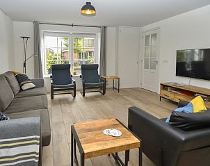 Ruime woonkamer in Het Kwade Konijn vakantiehuis, De Cocksdorp, Texel, met moderne inrichting.