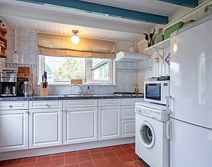 Volledig uitgeruste keuken in vakantiehuis Muyweg 062, De Cocksdorp, Texel met moderne apparatuur.