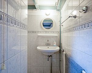 Stijlvolle doucheruimte in vakantiehuis Muyweg 062, De Cocksdorp, Texel met moderne afwerking.