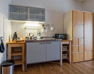 Volledig uitgeruste keuken in Type 3 - 2103 vakantiehuis, De Cocksdorp, Texel, met moderne apparatuur en stijlvolle afwerking.