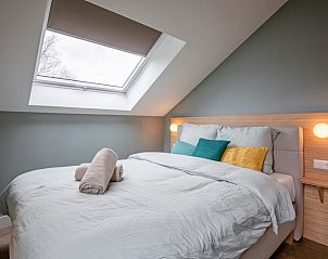 Bright bedroom in Holiday home Brakzand, De Cocksdorp, Texel, with skylight and cozy furnishings for a relaxing stay.