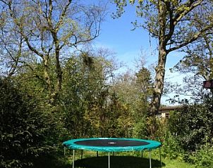Trampoline in de tuin van Vakantiehuis Slufteroord 270, Bungalowpark Slufteroord, De Cocksdorp, Texel.