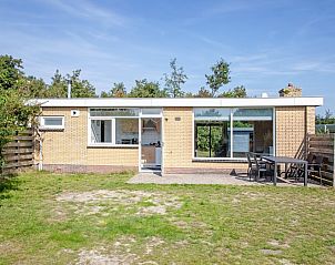 Bungalow Tamarisk 190 in De Cocksdorp Texel met zonnig terras en tuin, ideaal vakantiehuis op de Waddeneilanden.
