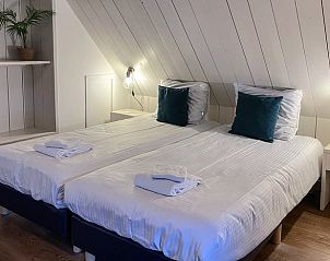 Ruime slaapkamer in Vakantiehuis in De Cocksdorp, Texel met moderne inrichting.