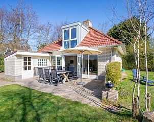 Bungalowpark Slufterduin - 't Oppertje in De Cocksdorp, Texel met zonnig terras en groene tuin.