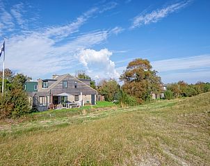 Kaap Zilt vacation home in De Cocksdorp, Texel, with spacious garden and terrace, ideal for nature lovers on the Wadden Islands.