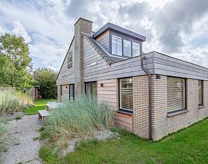 Kaap Zilt vacation home in De Cocksdorp, Texel with spacious terrace and natural surroundings, ideal for a relaxing stay on the Wadden Islands.