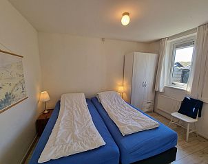 Slaapkamer in Bungalowpark Tamarisk - Bungalow 178, De Cocksdorp Texel met comfortabele bedden.