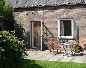 Quiet terrace of Cottage in De Cocksdorp, vacation home in Texel, perfect for outdoor breakfast in De Cocksdorp.