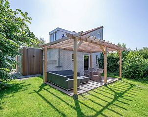 Vakantiehuis D 690 in De Cocksdorp, Texel, met zonnig terras en comfortabele zithoek, ideaal voor ontspanning op de Waddeneilanden.