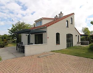 Vakantiehuis D 503 in De Cocksdorp, Texel, Waddeneilanden met ruime veranda en groene omgeving.