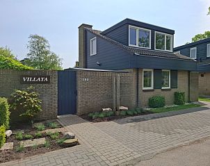Vakantiehuis B 289 in De Cocksdorp, Texel biedt een charmante voorgevel met moderne architectuur, ideaal voor een ontspannen verblijf op de Waddeneilanden.