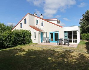 Vakantiehuis D 617 in De Cocksdorp, Texel met zonnig terras en groene tuin, ideaal voor een ontspannen verblijf op de Waddeneilanden.