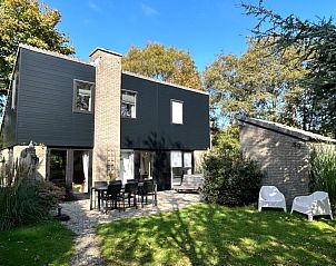 Vakantiehuis C 059 in De Cocksdorp, Texel, biedt een charmante buitenruimte met terras en groene omgeving op de Waddeneilanden.