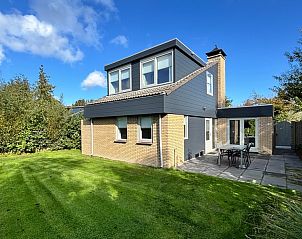 Vakantiehuis A 381 in De Cocksdorp, Texel met zonnig terras en groene tuin, ideaal voor een ontspannen verblijf op de Waddeneilanden.