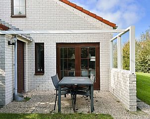 Geniet van de buitenruimte bij Vakantiehuis D 429 in De Cocksdorp, Texel. Ontspan op het terras omringd door natuur op de Waddeneilanden.