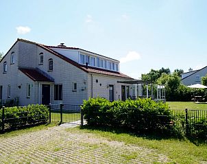 Vakantiehuis D 669 in De Cocksdorp, Texel biedt een ruime tuin en moderne architectuur voor een ontspannen verblijf op de Waddeneilanden.