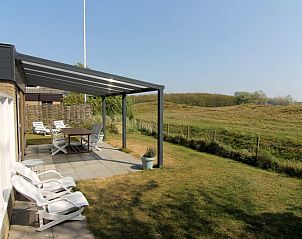 Geniet van het uitzicht vanaf het terras van Vakantiehuis B 127 in De Cocksdorp, Texel, gelegen tussen de prachtige natuur van de Waddeneilanden.