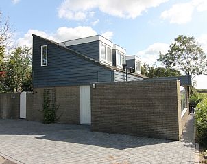 Vakantiehuis A 345 in De Cocksdorp, Texel biedt een moderne buitenkant met ruime oprit op de Waddeneilanden.