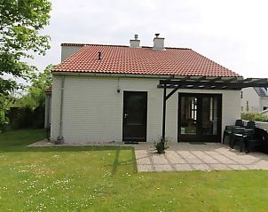 Vakantiehuis D 745 in De Cocksdorp, Texel, biedt een charmante tuin en terras voor ontspanning op de Waddeneilanden.