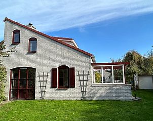 Vakantiehuis D 531 in De Cocksdorp, Texel, biedt een charmante buitenkant met ruime tuin, ideaal voor een ontspannen verblijf op de Waddeneilanden.