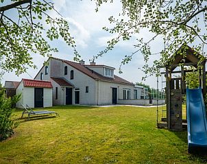Vakantiehuis D 473 in De Cocksdorp, Texel met ruime tuin en speeltoestel, ideaal voor gezinnen die genieten van de natuur op de Waddeneilanden.