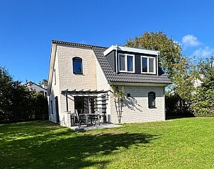 Vakantiehuis F 609 in De Cocksdorp, Texel biedt een zonnig terras en groene tuin voor een ontspannen verblijf op de Waddeneilanden.
