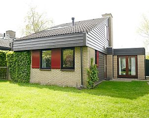 Vakantiehuis B 261 in De Cocksdorp, Texel, biedt een charmant verblijf met een groene tuin en gezellige buitenruimte op de Waddeneilanden.