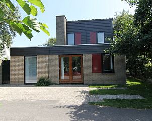 Vakantiehuis B 261 in De Cocksdorp, Texel, biedt een moderne en comfortabele accommodatie op de Waddeneilanden, omgeven door natuur.