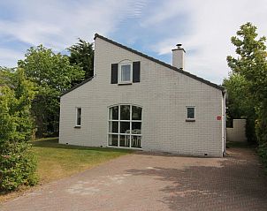 Vakantiehuis E 417 in De Cocksdorp, Texel biedt een charmante buitenkant met ruime tuin en rustieke omgeving op de Waddeneilanden.