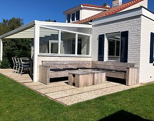 Geniet van de zon op het terras van Vakantiehuis D 748 in De Cocksdorp, Texel. Perfecte plek om te ontspannen op de Waddeneilanden.