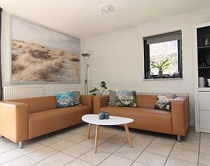 Gezellige woonkamer van Vakantiehuis A 275 in De Cocksdorp, Texel. Comfortabele zithoek met moderne inrichting op de Waddeneilanden.