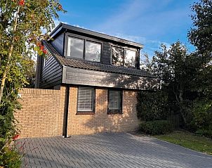 Vakantiehuis A 257 in De Cocksdorp, Texel, biedt een charmante buitenkant met moderne architectuur voor een ontspannen verblijf op de Waddeneilanden.