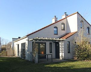 Vacation home D640 in De Cocksdorp, Texel offers a charming outdoor space with terrace and green surroundings on the Wadden Islands.