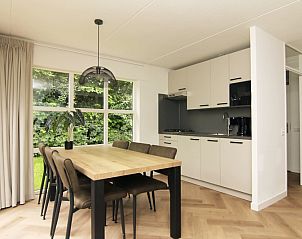 Modern kitchen and dining area in Holiday home D640, De Cocksdorp, Texel. Perfect vacation home for a relaxing stay on the Wadden Islands.