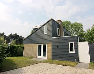 Vakantiehuis A 351 in De Cocksdorp, Texel biedt een modern exterieur met ruime tuin, ideaal voor een ontspannen verblijf op de Waddeneilanden.