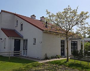 Vakantiehuis D 612 in De Cocksdorp, Texel, biedt een charmant verblijf met een zonnige tuin en uitnodigende buitenruimte op de Waddeneilanden.