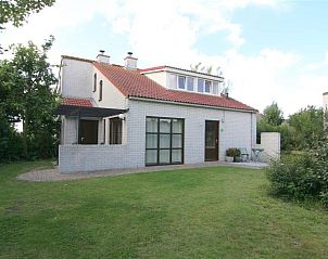 Vakantiehuis D 735 in De Cocksdorp, Texel biedt een charmant verblijf met ruime tuin en terras, ideaal voor een ontspannen vakantie op de Waddeneilanden.