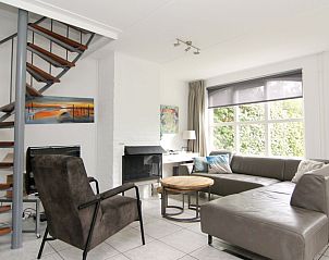 Gezellige woonkamer van Vakantiehuis D 533 in De Cocksdorp, Texel met moderne inrichting en ruime zithoek.