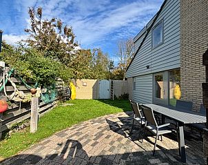 Geniet van de zonnige tuin bij Vakantiehuis B 011 in De Cocksdorp, Texel. Perfect voor ontspanning op het terras in de Waddeneilanden.