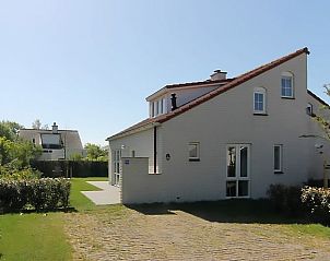 Vakantiehuis D 706 in De Cocksdorp, Texel, Waddeneilanden, met zonnig terras en groene tuin voor een ontspannen verblijf.