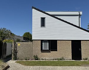Vakantiehuis A 301 in De Cocksdorp, Texel biedt een charmante buitenkant met moderne architectuur op de Waddeneilanden.