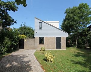 Vakantiehuis A 217 in De Cocksdorp, Texel, biedt een serene tuin en moderne architectuur op de Waddeneilanden.