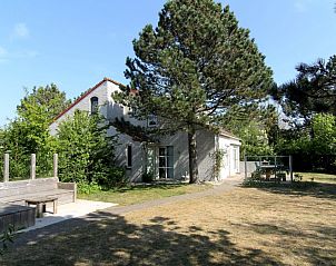 Vacation home D 633 in De Cocksdorp, Texel surrounded by green nature with sunny terrace for relaxation on the Wadden Islands.
