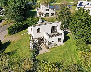 Luchtfoto van Vakantiehuis F 569 in De Cocksdorp, Texel. Dit vakantiehuis biedt een ruim terras en groene omgeving op de Waddeneilanden.
