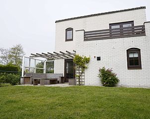 Vakantiehuis F 569 in De Cocksdorp, Texel biedt een charmante buitenruimte met terras en groene tuin, ideaal voor ontspanning op de Waddeneilanden.