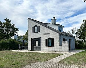 Vacation home E 645 in De Cocksdorp, Texel offers a charming stay amidst nature on the Wadden Islands.