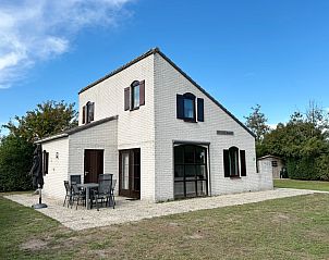 Vacation home E 645 in De Cocksdorp, Texel: charming vacation home with terrace, surrounded by nature on the Wadden Islands.